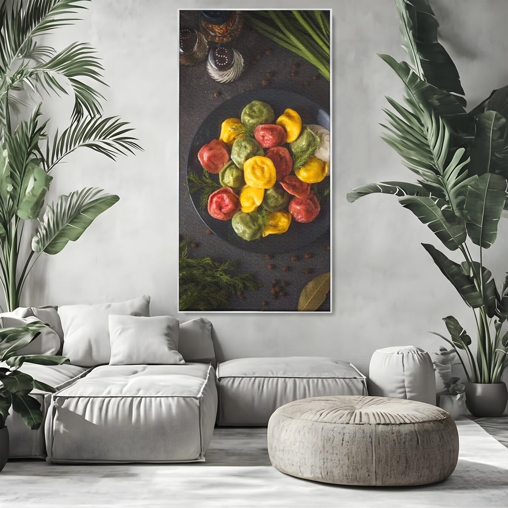 Tablou canvas cu tablou canvas cu paste colorate, in rama de aluminiu argintiu, pe perete intr-un living